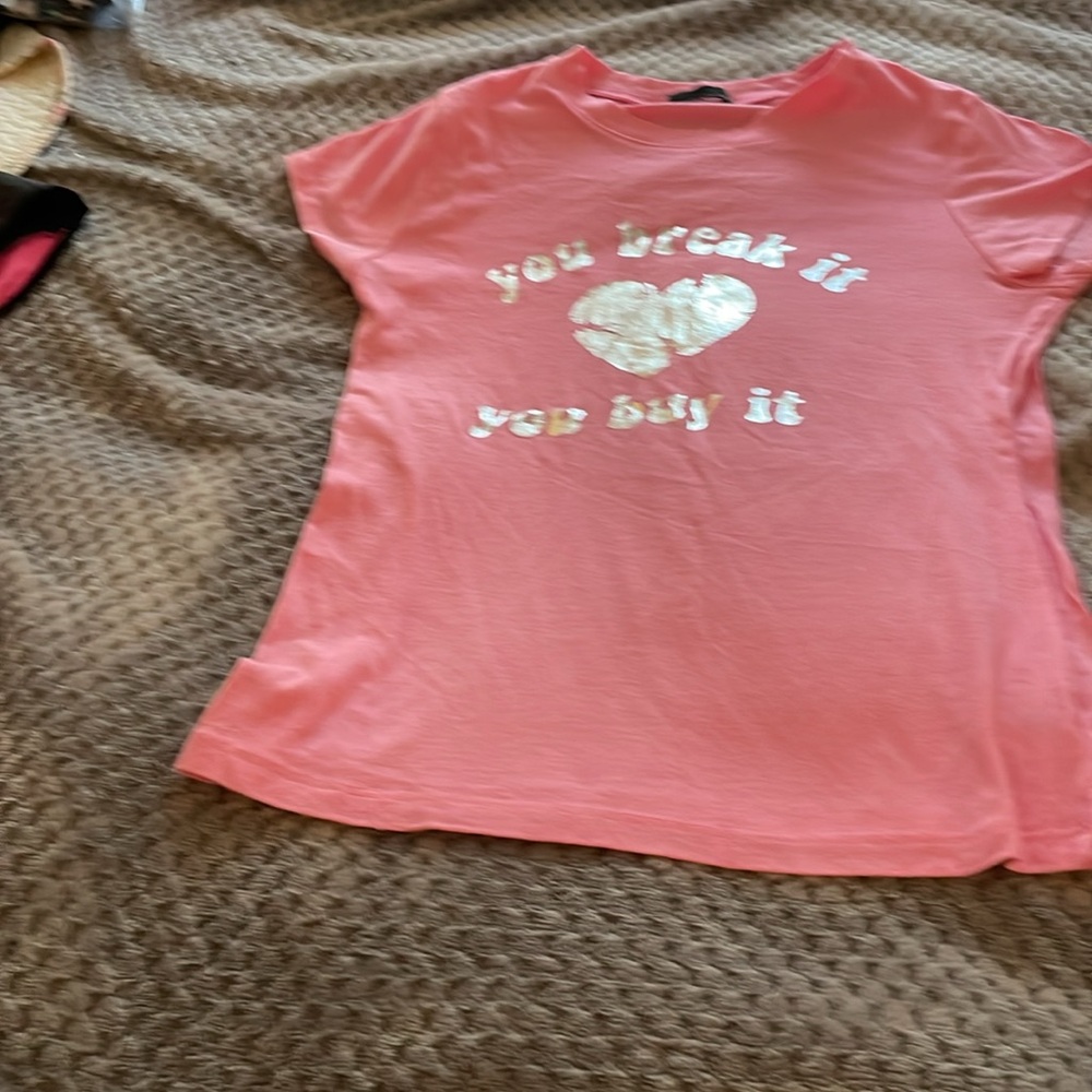 Cute graphic tee - Picture 2 of 4